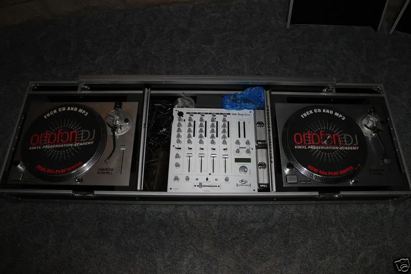 DJ Turntable Rack + 2x Reloop mk3 2000 inkl. Stage Line MPX-480 und 2X OrtofonDJ