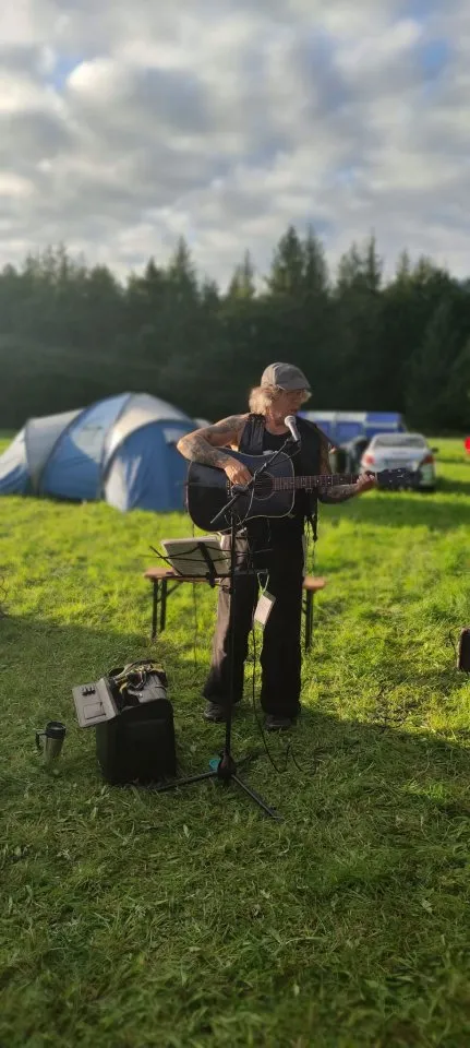 Gitarrenmusik u. Gesang