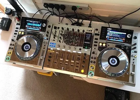 Pioneer Platinum CDJ 2000 Nexus + DJM 900 Nexus M